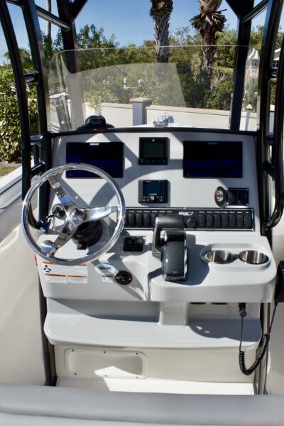 23' 2022 Boston Whaler 230 Outrage