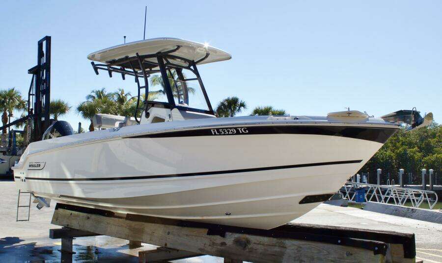 23ft Boston Whaler Yacht For Sale
