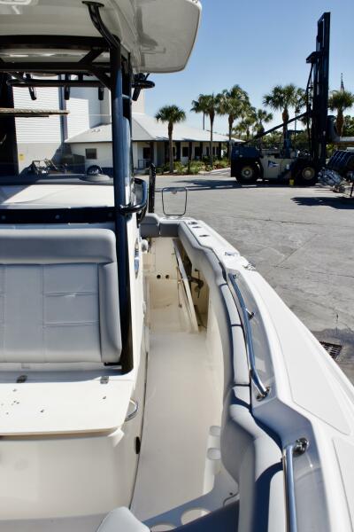 23' 2022 Boston Whaler 230 Outrage