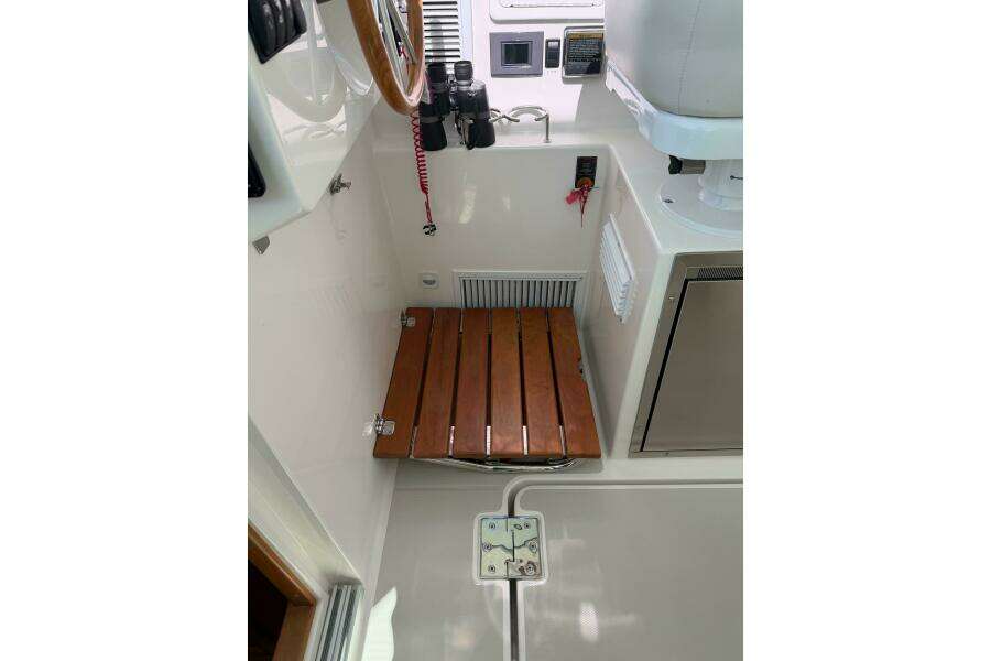 Pivot 34ft Back Cove Yacht For Sale