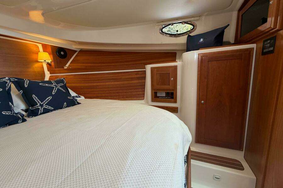 Pivot 34ft Back Cove Yacht For Sale