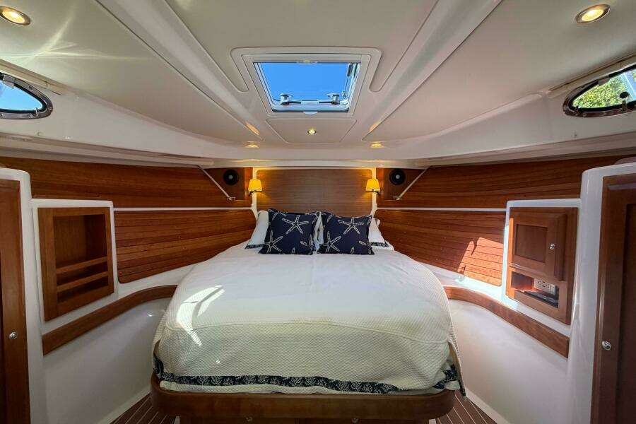 Pivot 34ft Back Cove Yacht For Sale