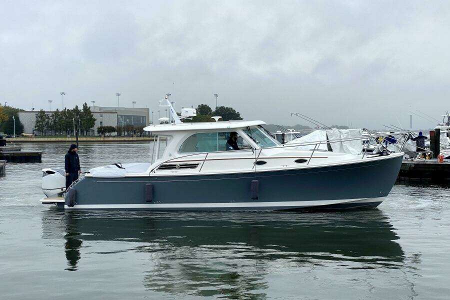 Pivot 34ft Back Cove Yacht For Sale