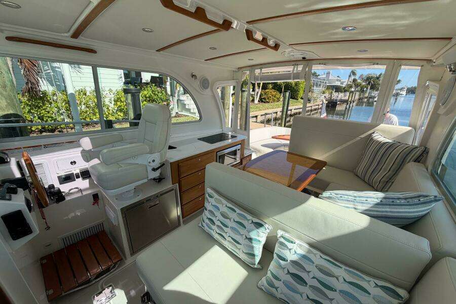 Pivot 34ft Back Cove Yacht For Sale