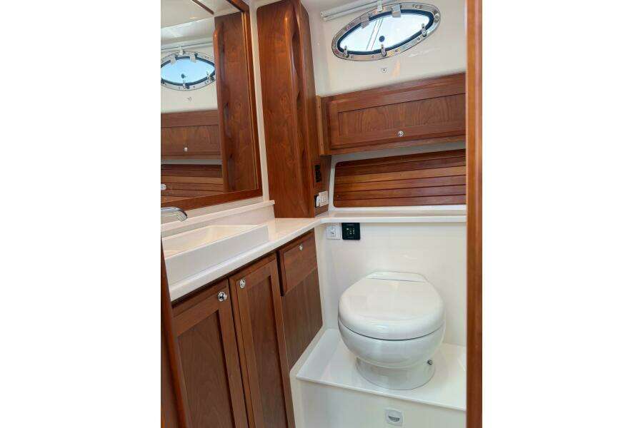 Pivot 34ft Back Cove Yacht For Sale