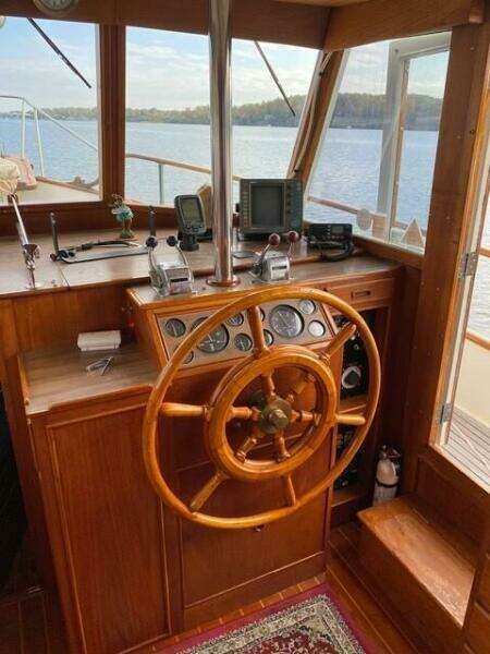 1981 Grand Banks 