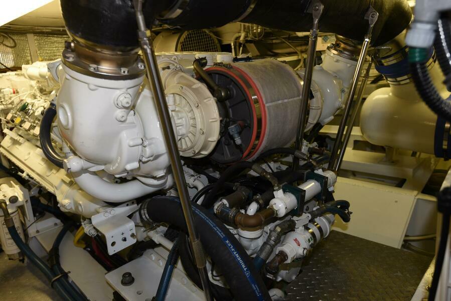 62' 1989 Striker 62 Convertible