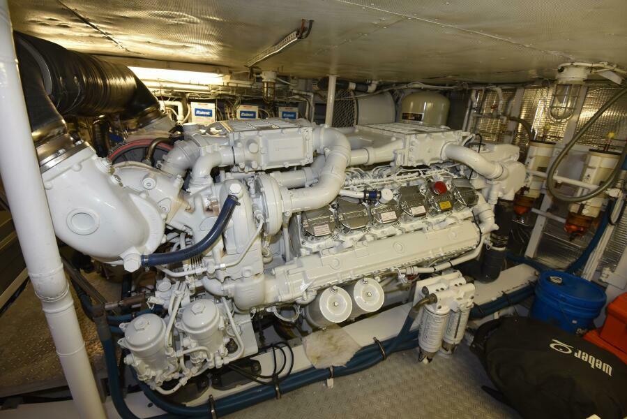 62' 1989 Striker 62 Convertible