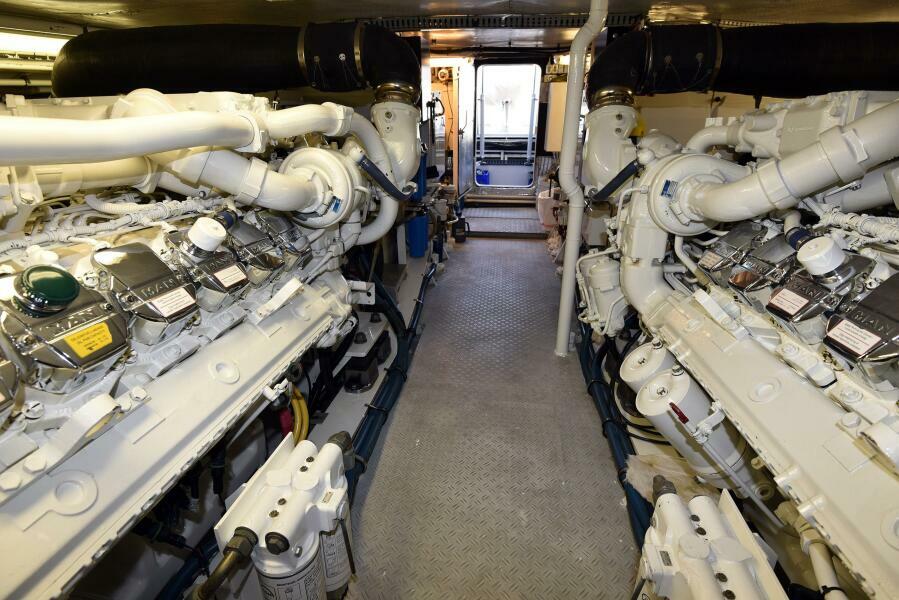 62' 1989 Striker 62 Convertible