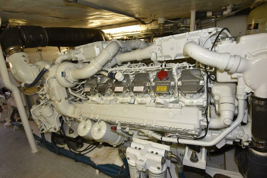 62' 1989 Striker 62 Convertible