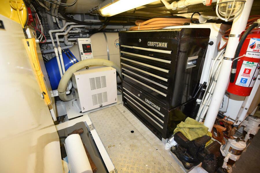 62' 1989 Striker 62 Convertible