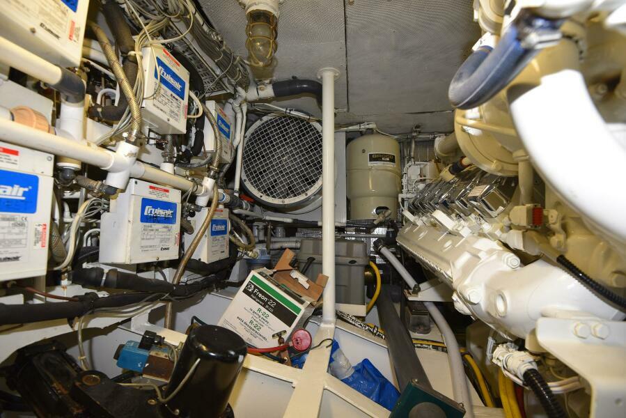 62' 1989 Striker 62 Convertible