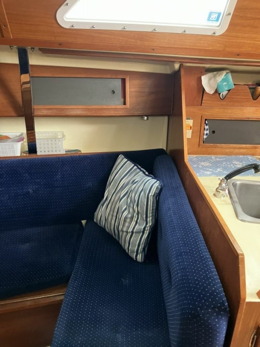 33ft Pearson Yacht For Sale