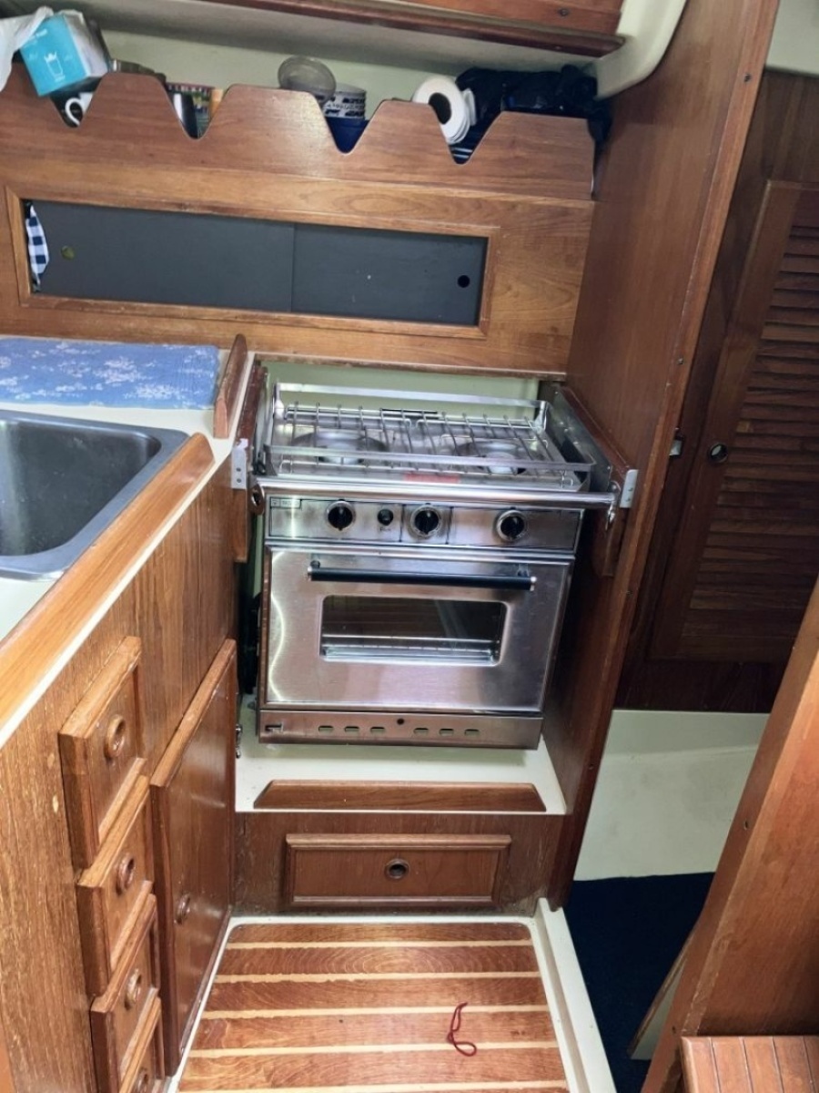 33ft Pearson Yacht For Sale