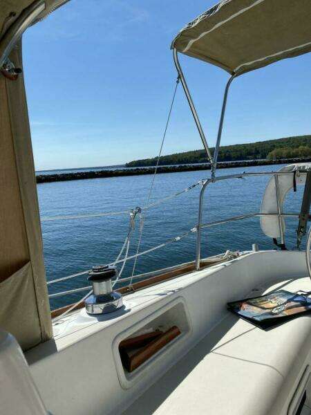 33ft Pearson Yacht For Sale