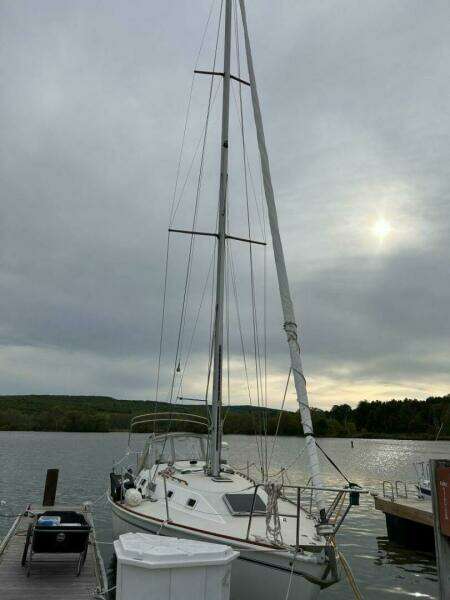 33ft Pearson Yacht For Sale