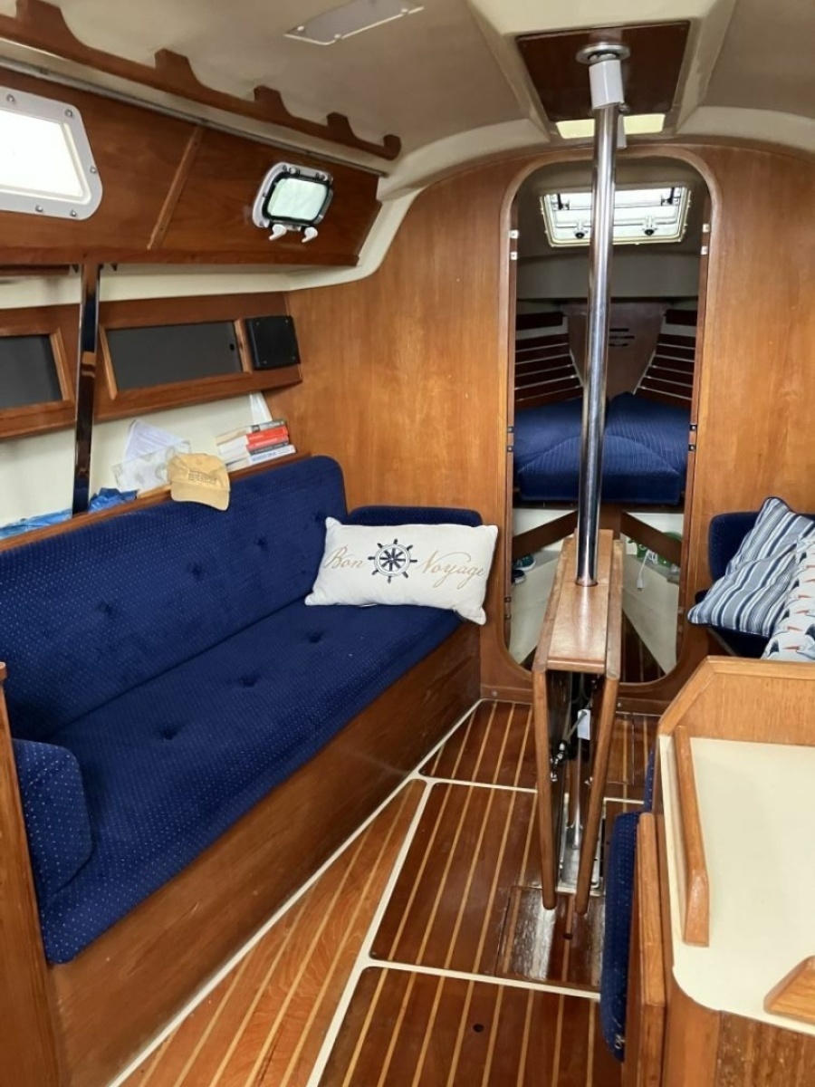 33ft Pearson Yacht For Sale