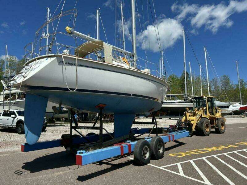 33ft Pearson Yacht For Sale