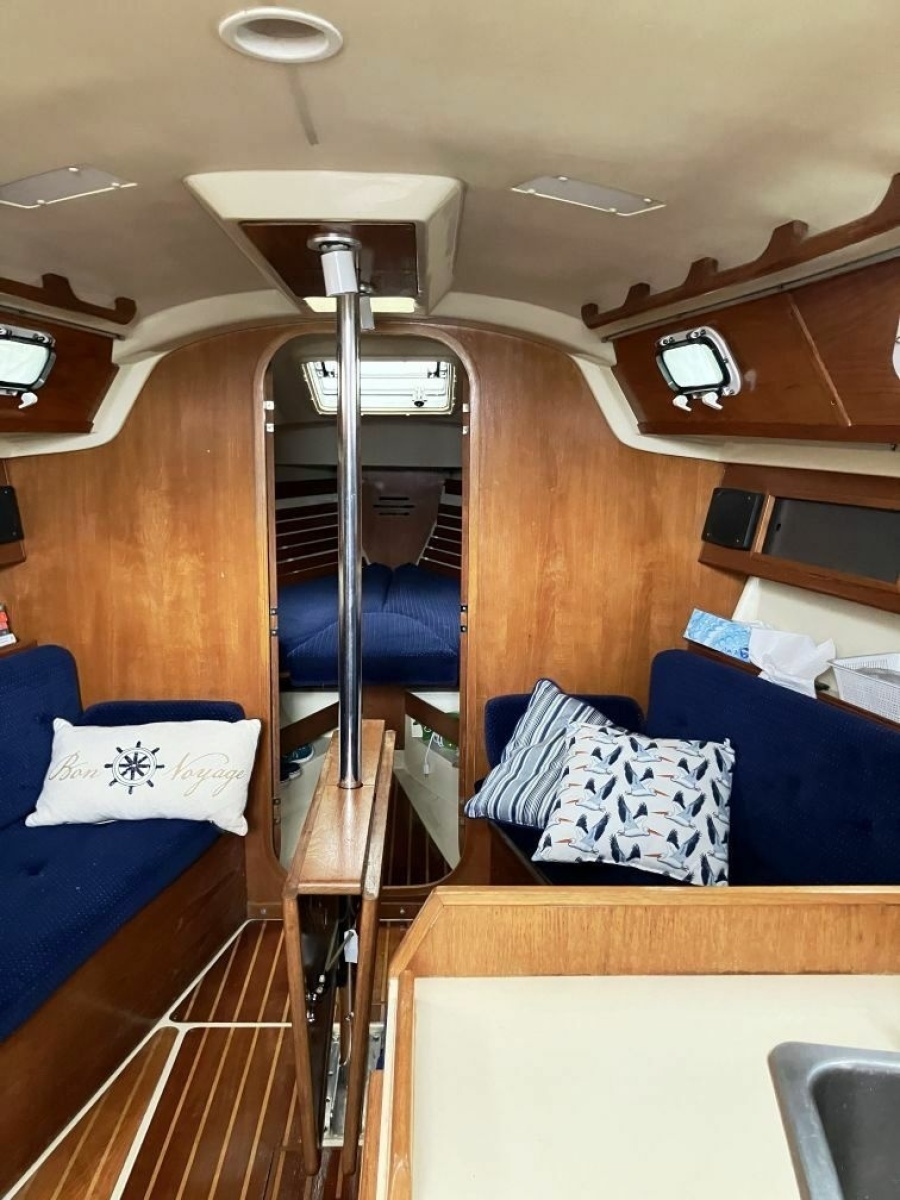 33ft Pearson Yacht For Sale