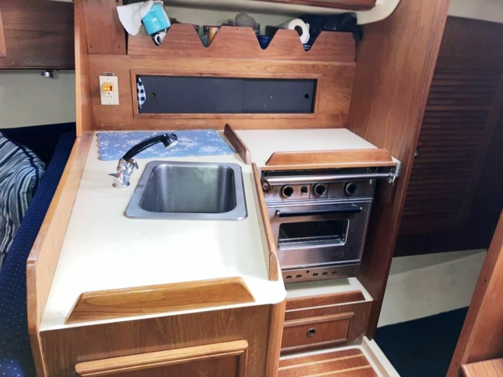 33ft Pearson Yacht For Sale