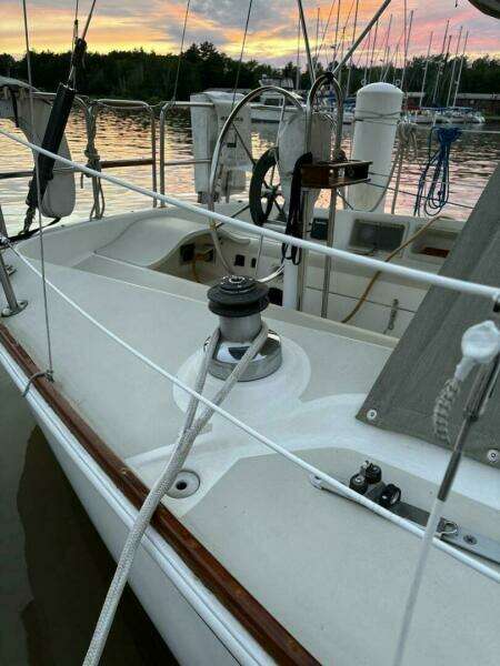 33ft Pearson Yacht For Sale