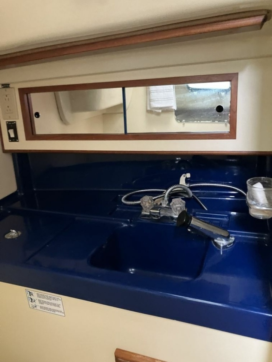 33ft Pearson Yacht For Sale