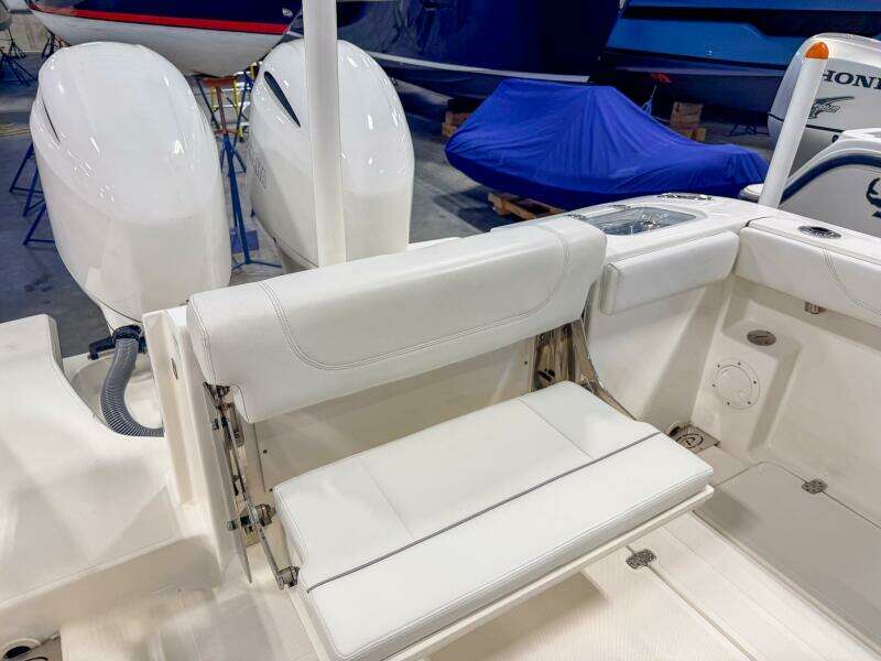 27ft Pursuit Yacht For Sale