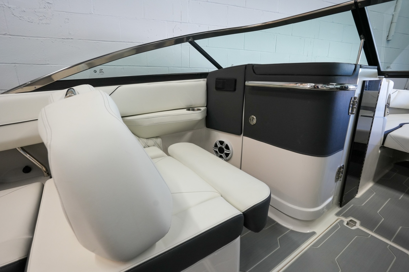 24ft Regal Yacht For Sale