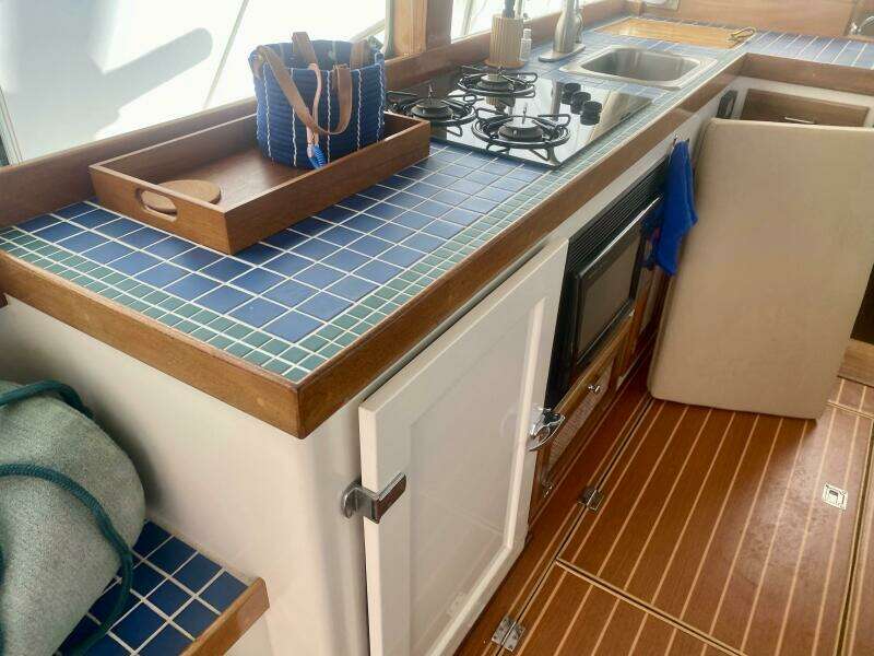Sawdust 43ft Mast  amp  Mallet Yacht For Sale