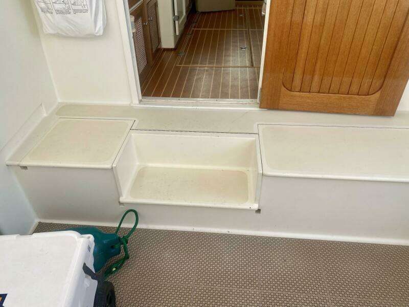 Sawdust 43ft Mast  amp  Mallet Yacht For Sale