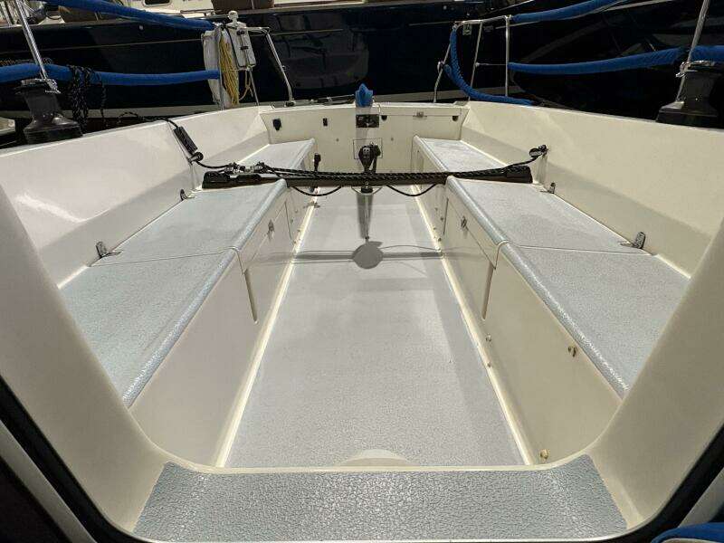 33ft J Boats Yacht For Sale