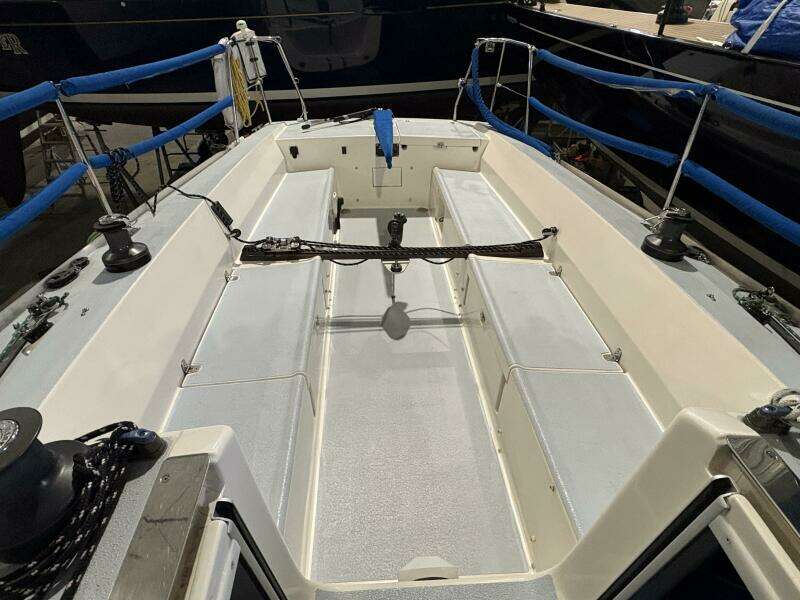 33ft J Boats Yacht For Sale