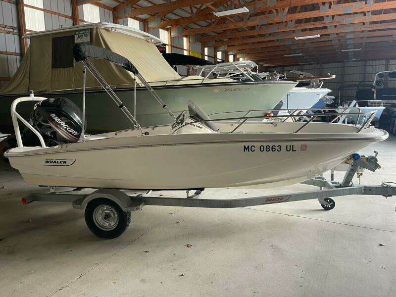 16ft Boston Whaler Yacht For Sale