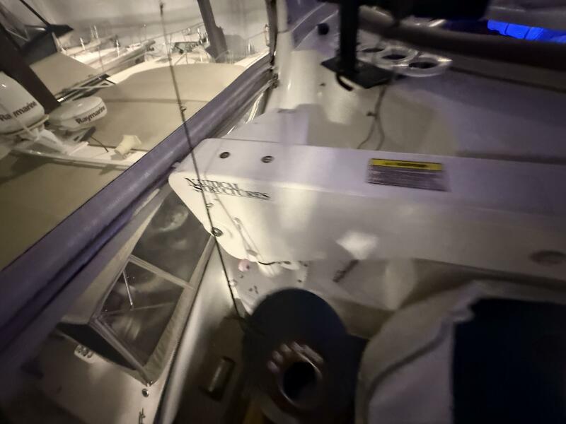 46' 2004 Carver 460 voyager