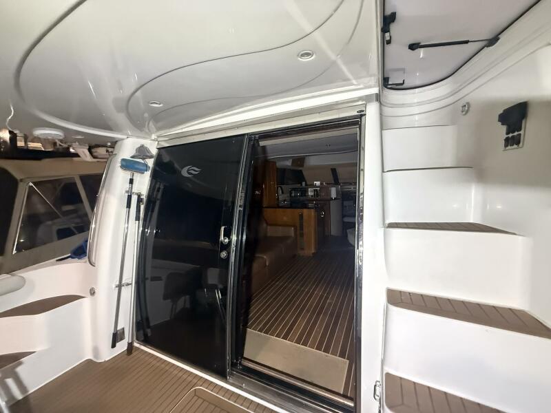 46' 2004 Carver 460 voyager