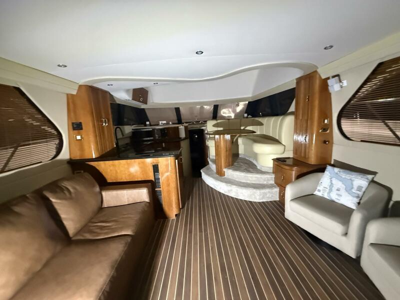 46' 2004 Carver 460 voyager
