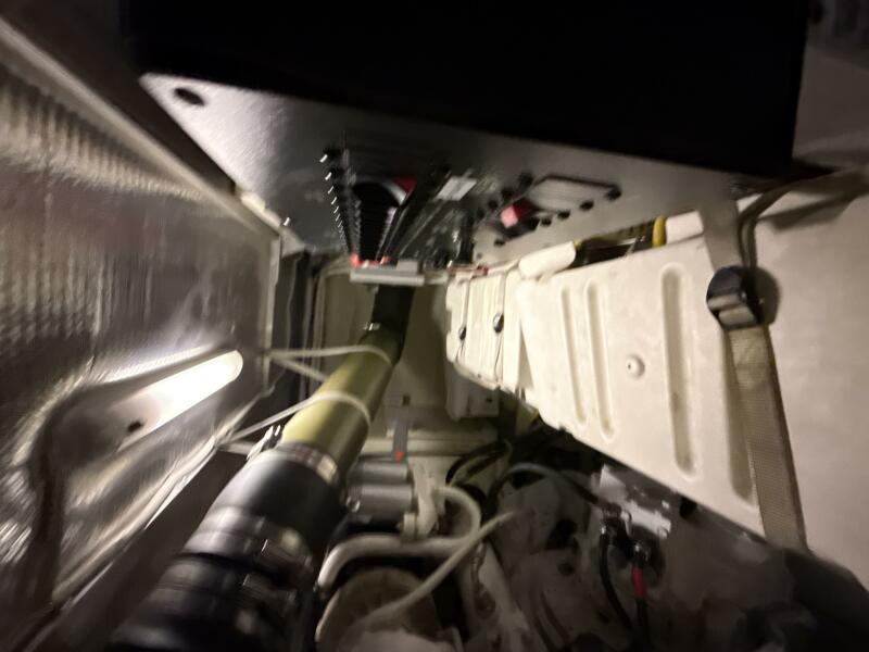 46' 2004 Carver 460 voyager