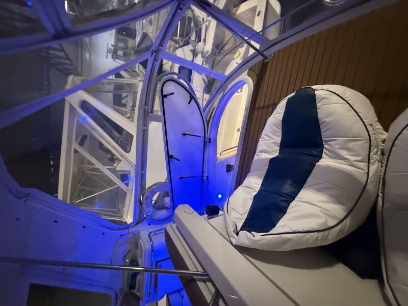 46' 2004 Carver 460 voyager