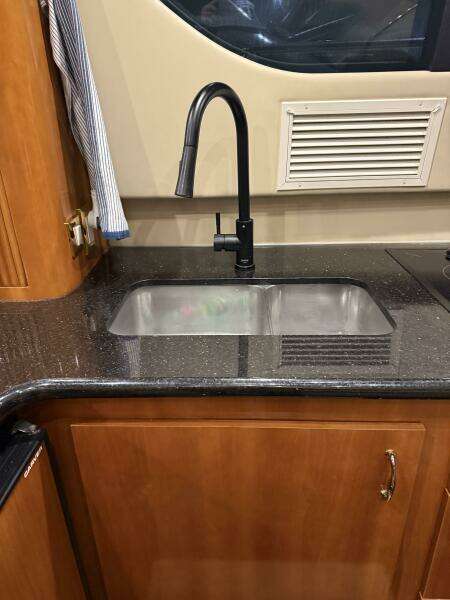 46ft Carver Yacht For Sale