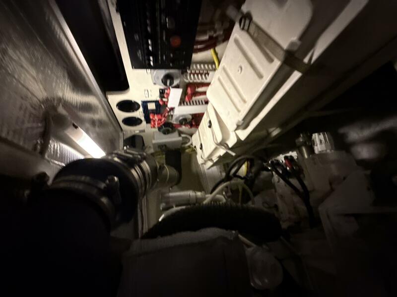 46' 2004 Carver 460 voyager