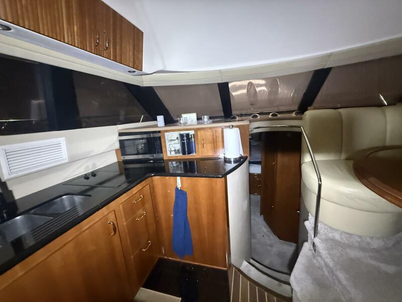 46' 2004 Carver 460 voyager