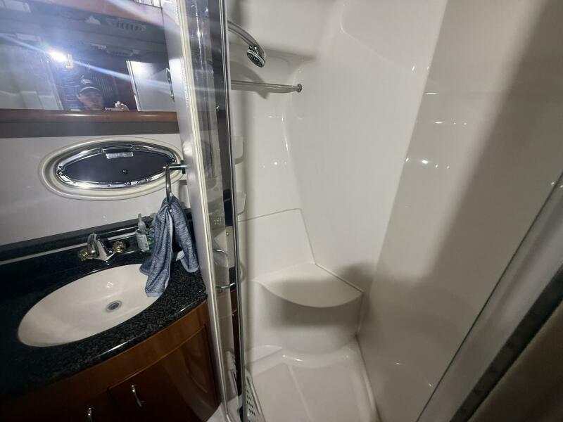 46' 2004 Carver 460 voyager