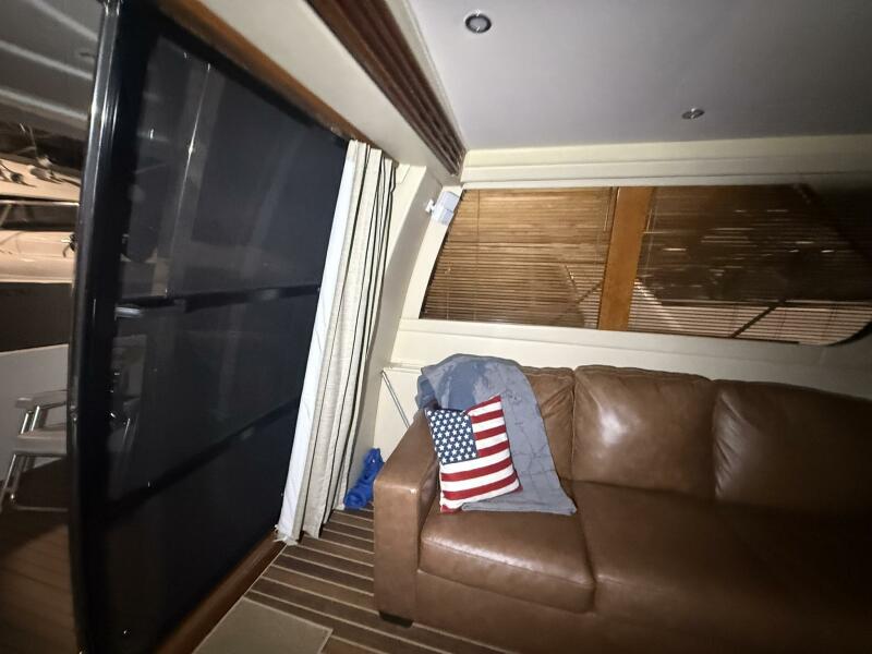 46' 2004 Carver 460 voyager