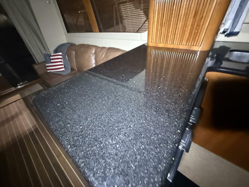 46' 2004 Carver 460 voyager