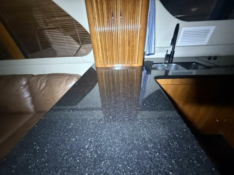 46' 2004 Carver 460 voyager