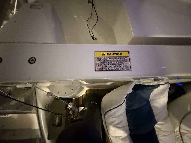 46' 2004 Carver 460 voyager