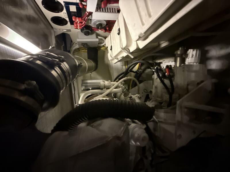 46' 2004 Carver 460 voyager