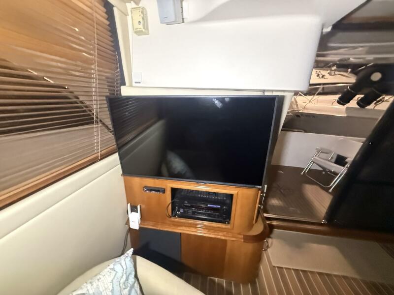 46' 2004 Carver 460 voyager