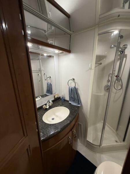 46' 2004 Carver 460 voyager