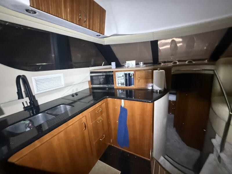 46' 2004 Carver 460 voyager